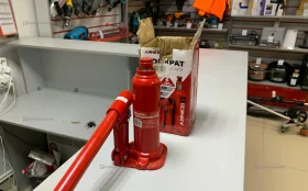 Купить Домкрат гидравлический ARNEZI (r7100201) 2 тонны б/у , в Кострома Цена:990рублей