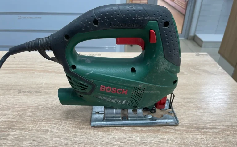 Электролобзик Bosch PST 700 E