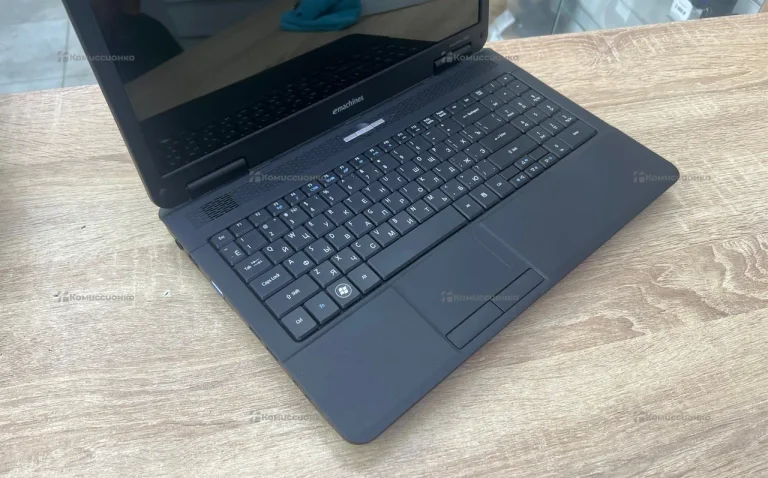 Ноутбук Emachines E527