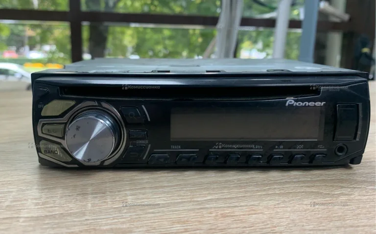 Автомагнитола  Pioner DEH-1600UB