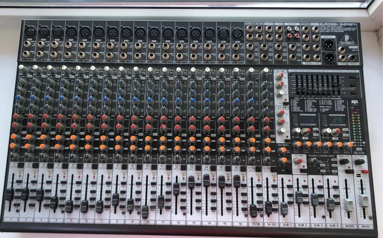 Микшерный пульт  EURODESK SX2442FX