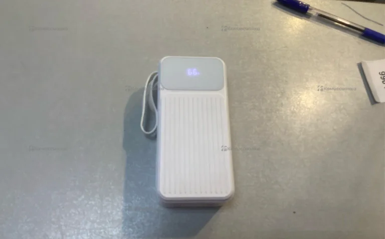 Power Bank  белый с проводами