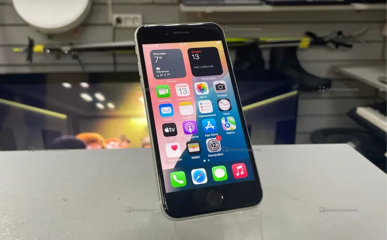 Apple iPhone SE (2022) 4/64 ГБ