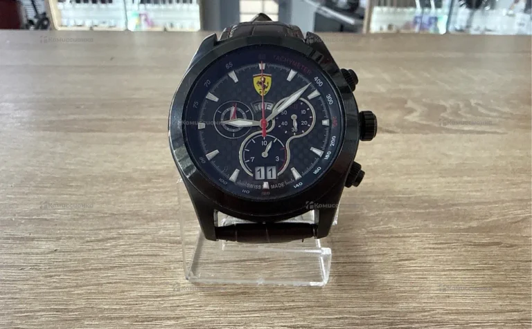 Часы Ferrari Paddock