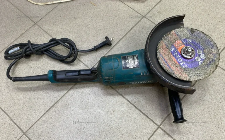 Уши Makita GA9020