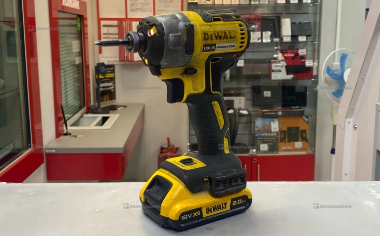Винтовёрт Dewalt DCF887