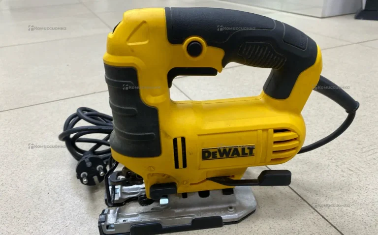 Электролобзик DeWALT DWE349