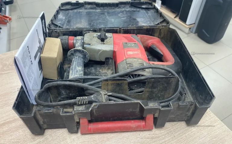 Перфоратор Milwaukee PLH 32 XE
