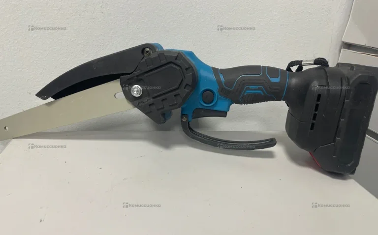 Мини-пила Makita