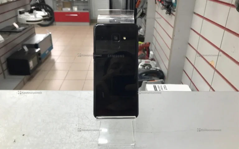 Samsung Galaxy A8 4/32 ГБ