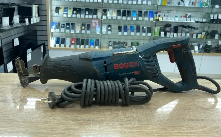 Сабельная пила  Bosch GSA1100E