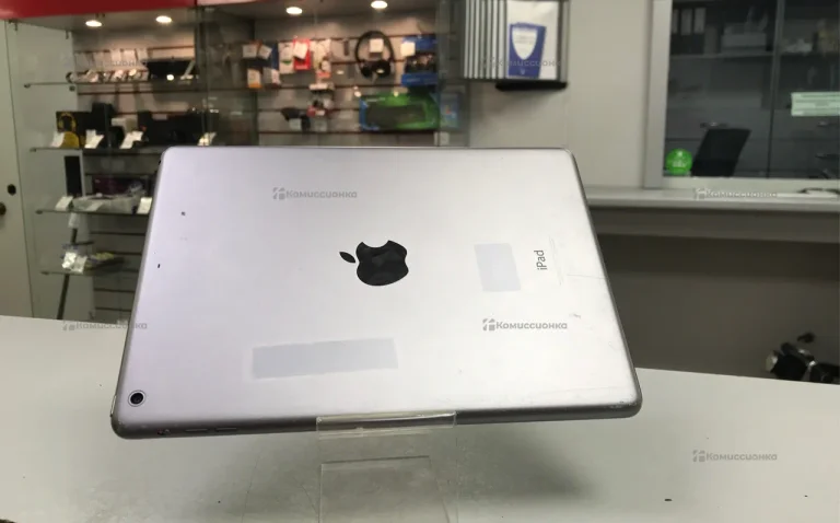 Планшет Apple iPad Air 16Gb Wi-Fi