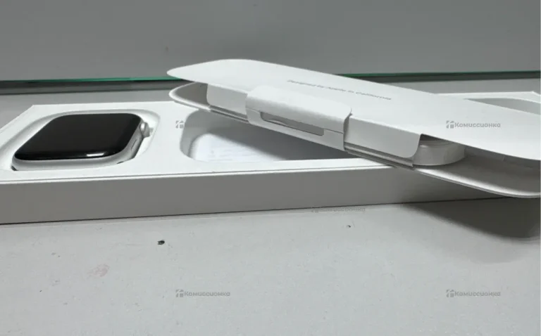 Часы  Apple Watch SE 2