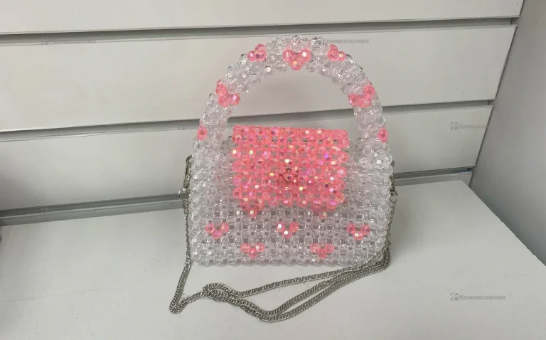 Сумка женская из бусин розовые сердечки