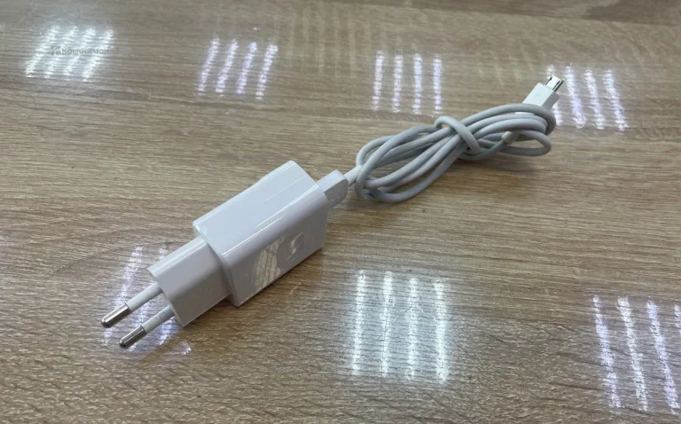 Зарядное устройство