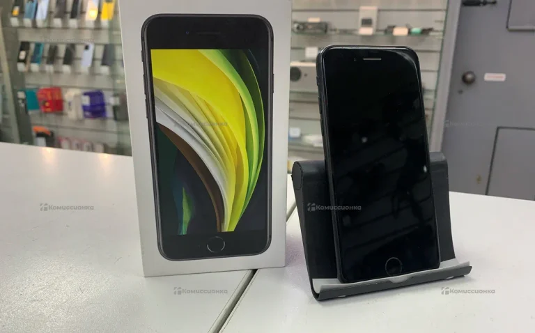 Apple iPhone SE (2020) 4/64 ГБ