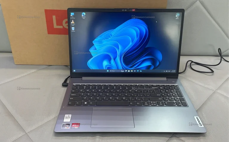 Ноутбук  Lenovo V15