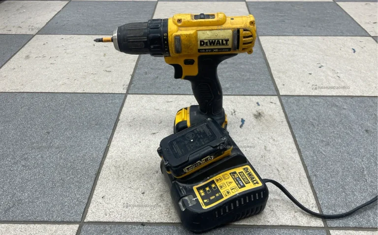 Дрель-шуруповерт DeWALT DCD710.