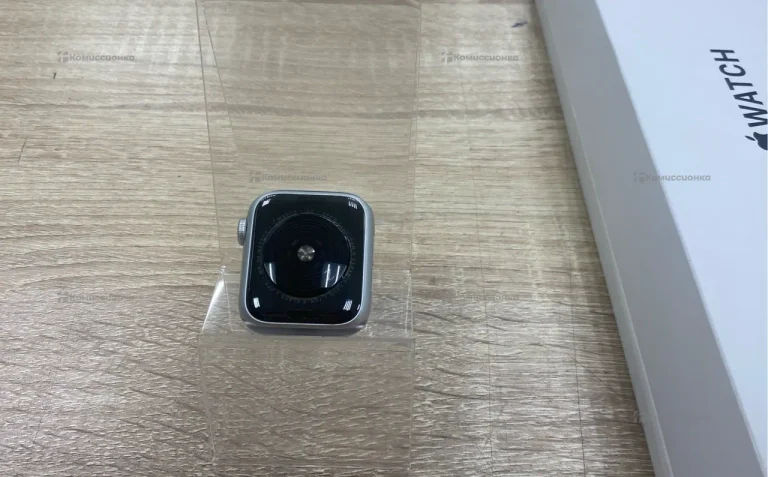 Часы  Apple Watch SE