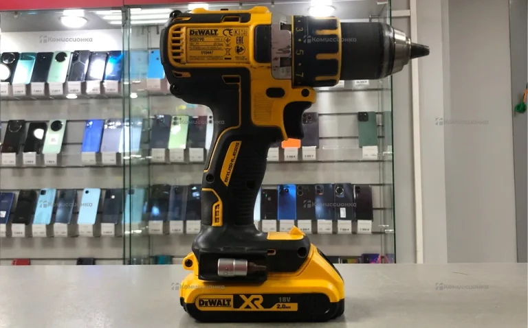 Дрель-шуруповерт DeWalt DCD790