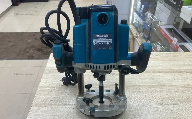 Фрезер Makita RP2300FC