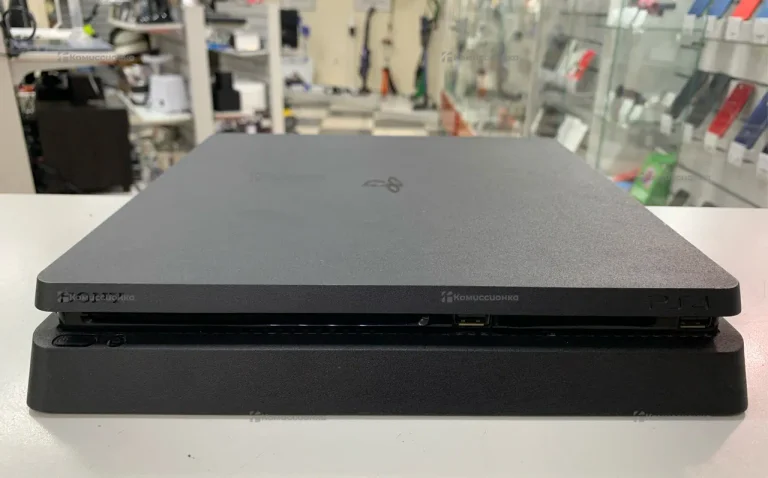 Приставка PS4 Slim 500Gb + 3 джостика + диск