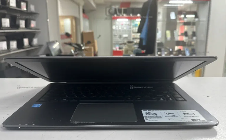 Ноутбук Asus E403S