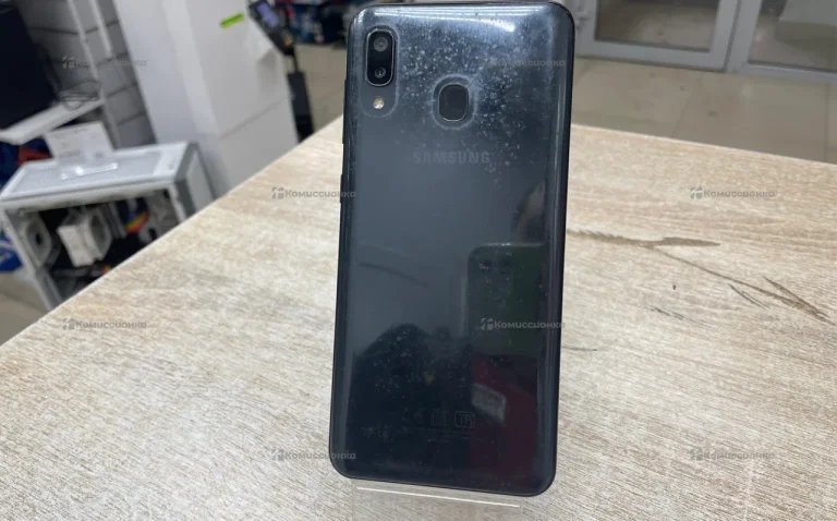 Samsung Galaxy A20 3/32 ГБ