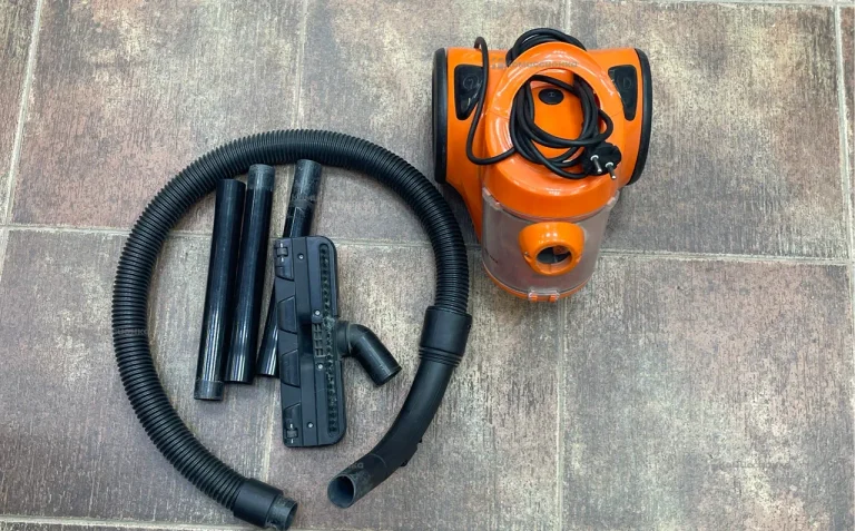 Пылесос  marta mt-1362