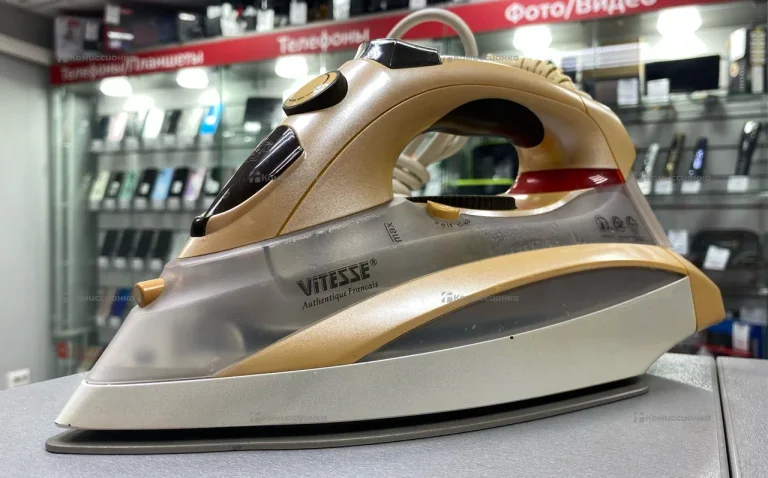 Утюг Vitesse VS-676 2000Вт