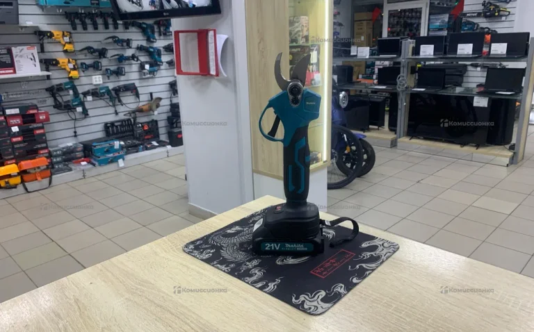 Секатор Makita АКБ