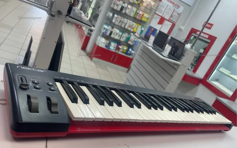 MIDI клавиатура nektar se 49