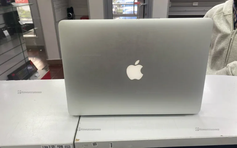 Ноутбук  MacBook Air a1466 2012 256gb