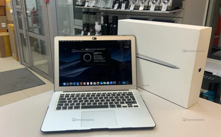Ноутбук  MakBook air 13 inch 8/128gb