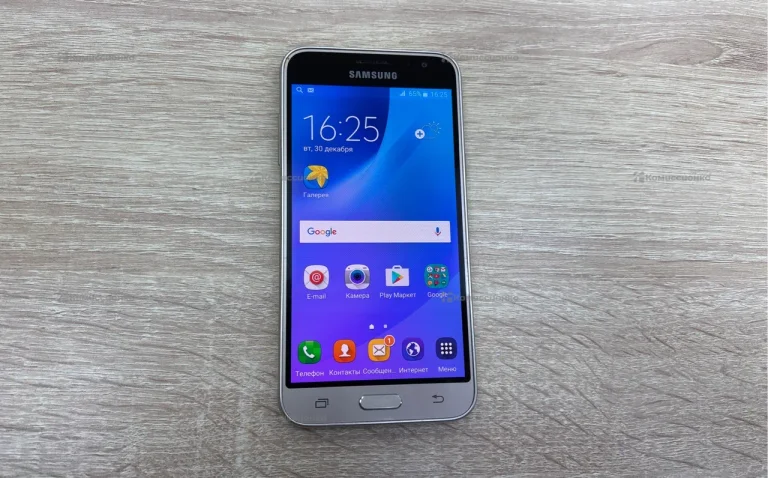 Samsung Galaxy J3 (2016) 2/16 ГБ