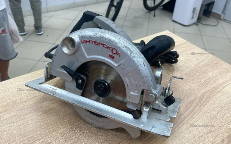 Дисковая пила Интерскол ДП-140/800