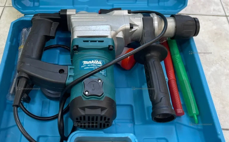 Перфоратор Makita 1680W