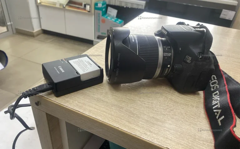 Фотоаппарат Canon EOS650D+ обьектив EFS 18-200mm