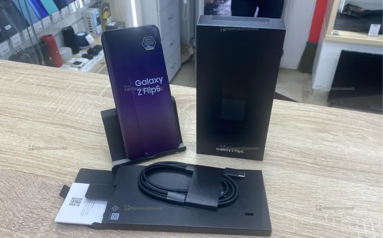Samsung Galaxy Z Flip5 8/512 ГБ