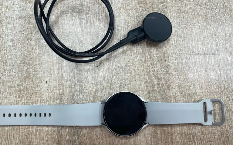 Часы  Samsung Watch 4