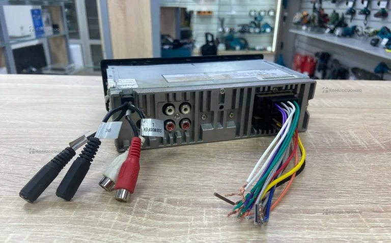 Автомагнитола  Aura AMH-77DSP