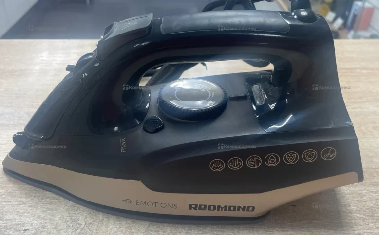 Утюг Redmond RI-C294