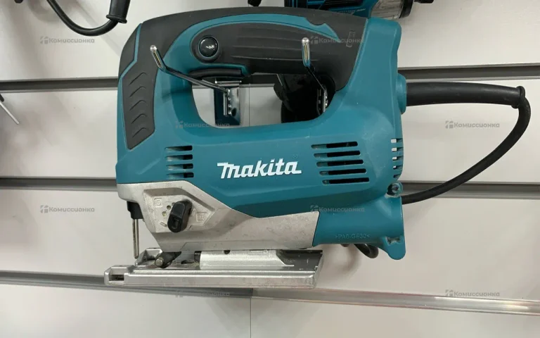 лобзик Makita JV0600