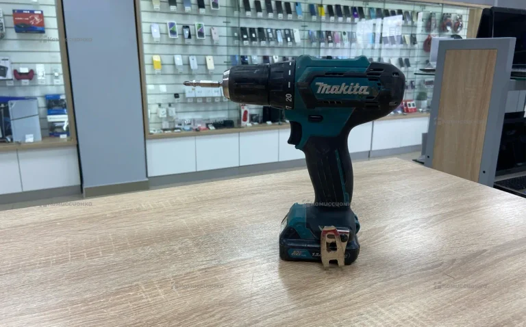 Аккумуляторная дрель-шуруповерт Makita DF333D