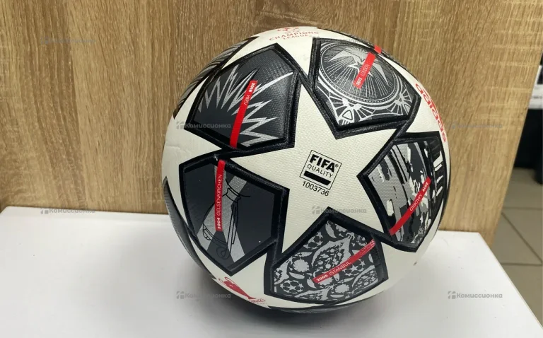 Футбольный мяч fifa adidas