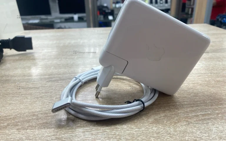 Зарядное устройство Apple USB-C 140W + кабель