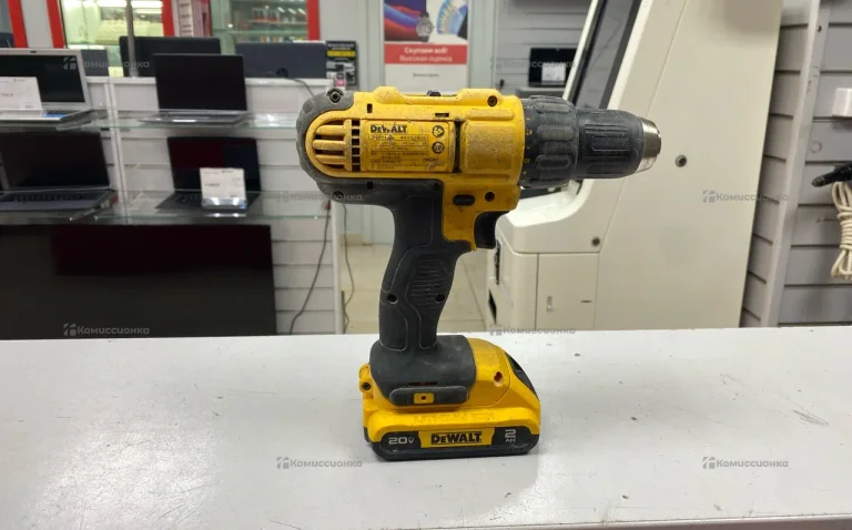 Дрель-шуруповерт dewalt DCD771S2P