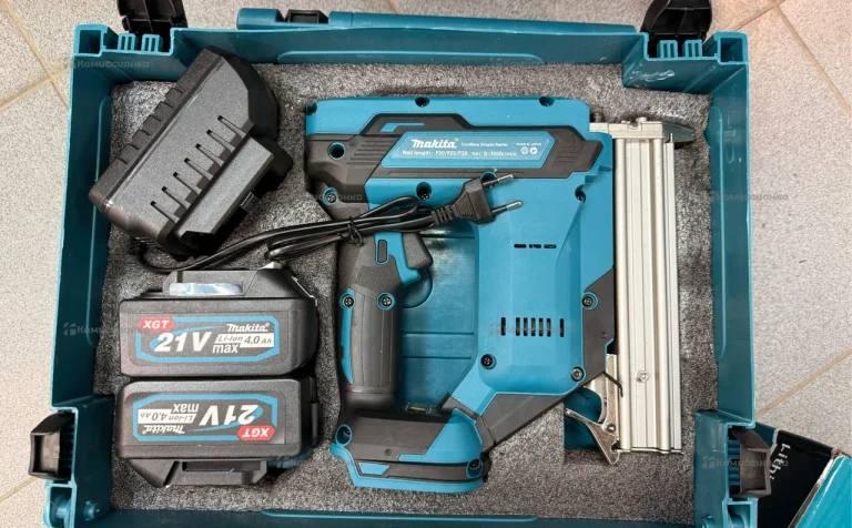 Аккумуляторный гвоздезабивной пистолет Makita
