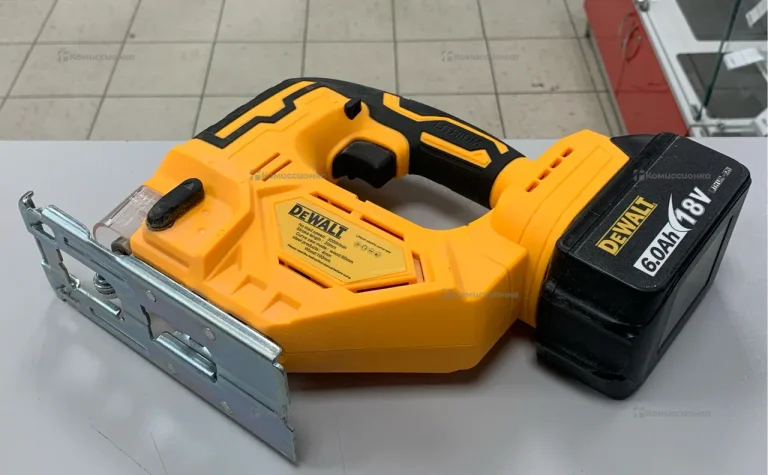 аккумуляторный лобзик DEWALT DW101DZ