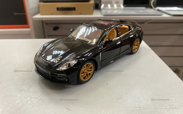 Машинка Porsche Ponamera